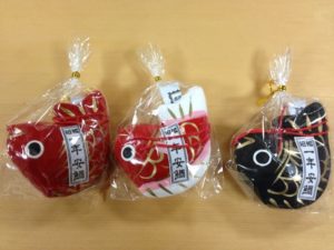 ダルマみくじ、鯛みくじ